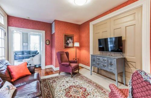 Petersburg House | Historic Petersburg Row Home