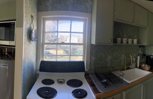 Cobham Cottage | Historic, Quaint Bungalow #157 Pool & Spa