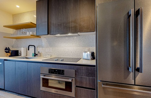 Rainey Street Historic District Condo | Historic Rainey St 30th-floor condo with breath-taking views