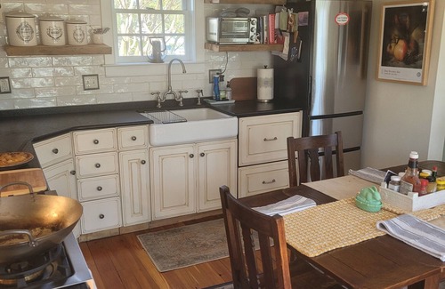 Oxford House | Historic Renovated Jackrabbit Cottage