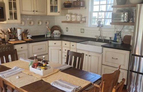 Oxford House | Historic Renovated Jackrabbit Cottage