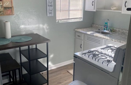 Valdosta Apartment | Historic Renovated Studio Apt w kitchen 2ndFl