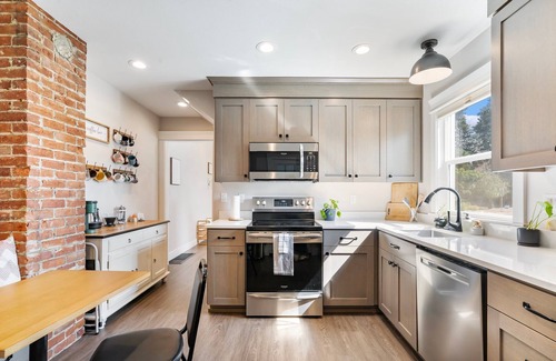 Newberg House | Historic, Restored Home - Downtown Newberg