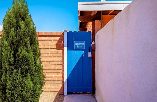 Blenman-Elm Cottage | Historic Retro Modern Guesthouse + 1BA Tucson Retreat - Low Summer Rates! 🏡