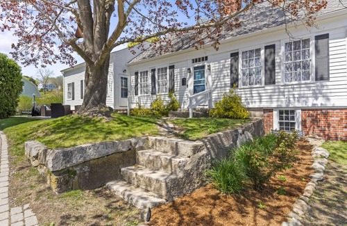 Mystic House | Historic Seaside Captain’s House in Downtown Mystic