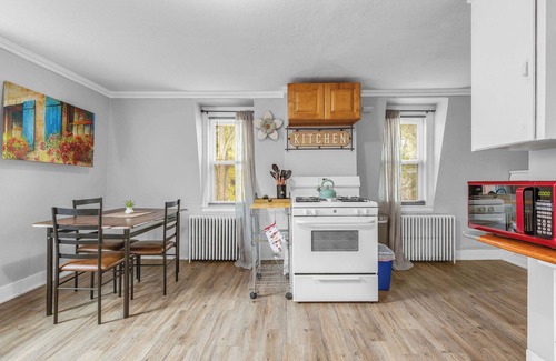 South Green Apartment | Historic Studio Near Trinity College with Fast WiFi