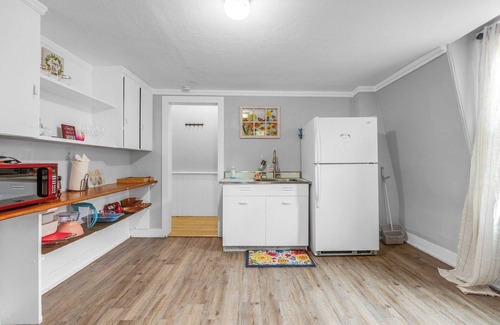 South Green Apartment | Historic Studio Near Trinity College with Fast WiFi