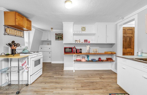 South Green Apartment | Historic Studio Near Trinity College with Fast WiFi