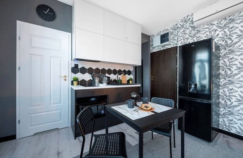 Srodmiescie Apartment | Historic Studio - Top Location, Tram&Shops Nearby by Rentujemy