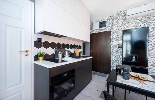 Srodmiescie Apartment | Historic Studio - Top Location, Tram&Shops Nearby by Rentujemy