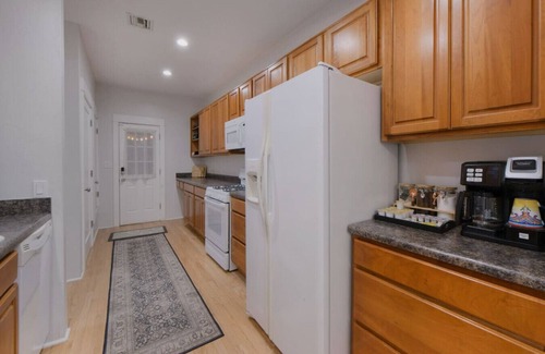 Feldman's House | Historic University Area/Pet Friendly