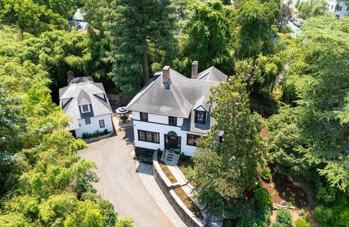 Jefferson Park Avenue House | Historic UVA Stay: Boone-White House and Cottage