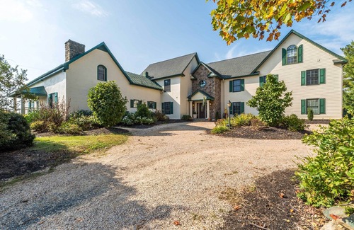 Linden Villa | Historic Virginia Wine Country Villa w/Pool, Yard