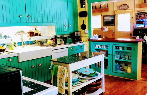 Anglers Park House | Historic Waterfront Home - 2 ac - Dock, Garden -Beach in Key Largo sleeps 16