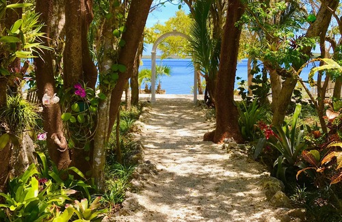 Anglers Park House | Historic Waterfront Home - 2 ac - Dock, Garden -Beach in Key Largo sleeps 16