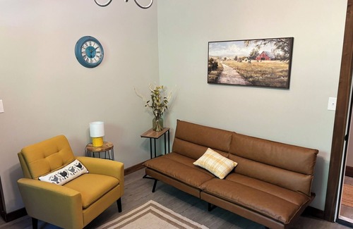 Madison Apartment | Historic woodside view suite 205, Historic woodside view suite 205