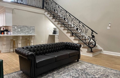 Rayne Apartment | Historic Worthmore Suite A