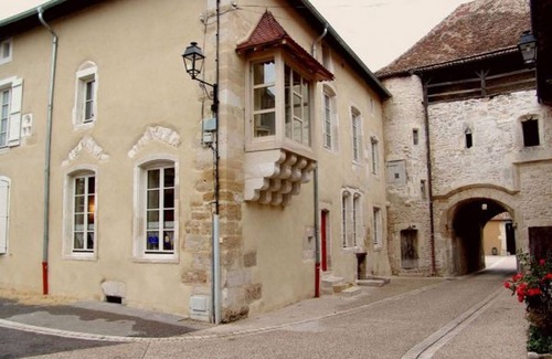 Void-Vacon Cottage | Historic XIV Century Cottage with Modern Comforts, Garden and Parking