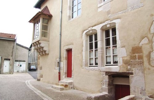 Void-Vacon Cottage | Historic XIV Century Cottage with Modern Comforts, Garden and Parking