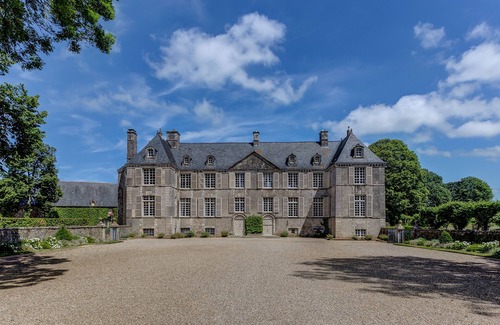 Fontenay-sur-Mer House | HIstoric XVII century castle in Normandy next to the sea
