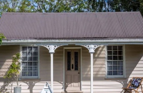 Greytown Cottage | Historical 1870's Briar Rose Cottage