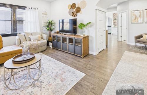 Albany House | Historical Albany Downtown House with 5 Bedrooms