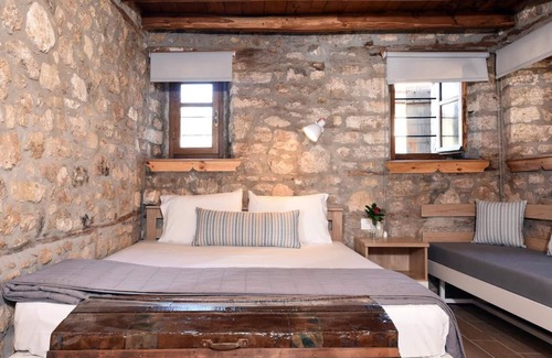 Afytos Condo | Historical house in the center of Afytos