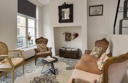 Historical Center Bruges House | Historical Mansion with unique Canal View