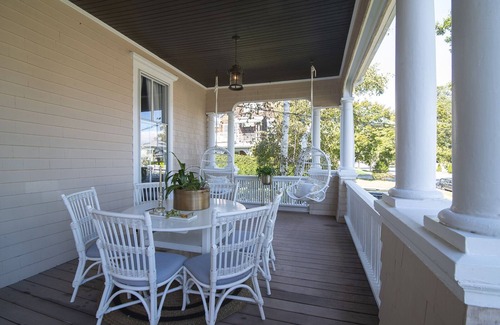 New London House | Historical New England coastal holiday home-2 min. from Ocean Beach