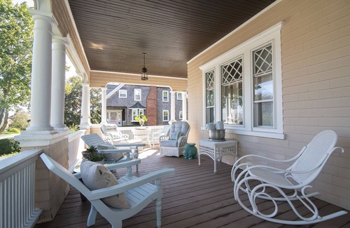 New London House | Historical New England coastal holiday home-2 min. from Ocean Beach