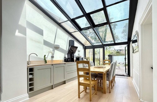 North Richmond Apartment | Historical Richmond Property 3Bd/2bthm w Garden/Parking (child/pet friendly!)