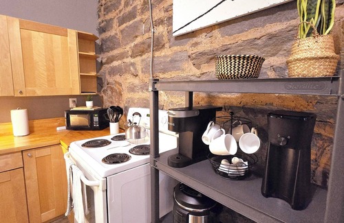 Central Business District Apartment | Historical spacious loft DNTN/pets/parking Ext Stays. 8mins hospitals & Colleges