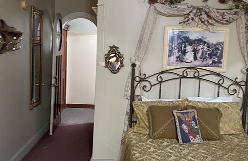 Jamestown House | Historical Victorian Style House Transport you back in time with Claw tubs