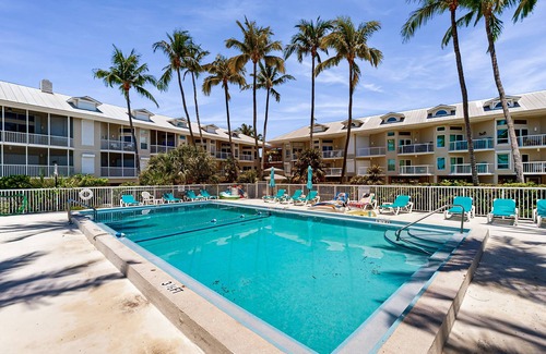 Layton Condo | Historically located condo w/ocean views, pool, loft, AC & guest boat access