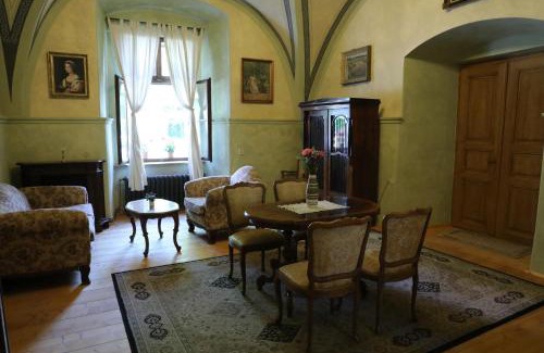Nepomuk Apartment | Historické apartmány Zelenohorská pošta