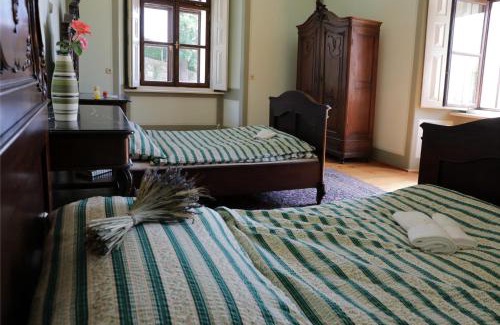 Nepomuk Apartment | Historické apartmány Zelenohorská pošta