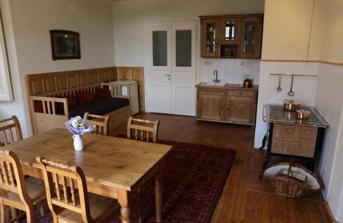 Nepomuk Apartment | Historické apartmány Zelenohorská pošta