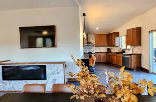 Lancaster House | HiveHaven! Secluded Luxury Lodge