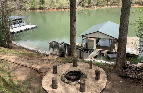 Jacksboro House | Hiwassee Hideaway - Lakefront, Covered Dock, Quiet Cove, Breathtaking Views.