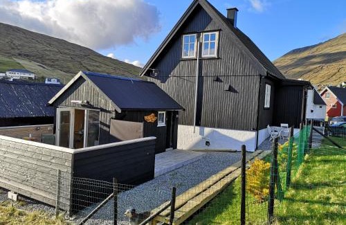 Sandavagur House | Hjallurin