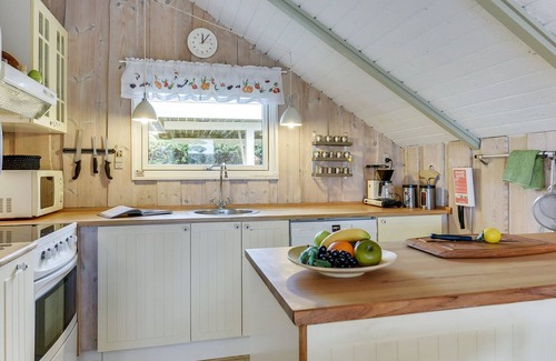 Næs House | "Hjalmine" - 250m from the sea by Interhome