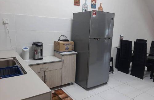 Kampung Pengkalan House | HM Homestay Lahat, Station 18, Ipoh 'مسلم'