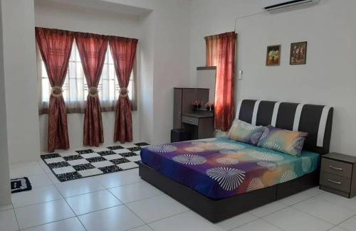 Kampung Pengkalan House | HM Homestay Lahat, Station 18, Ipoh 'مسلم'