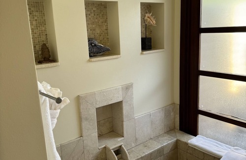 Historic Lahaina Front Street Bed & Breakfast | Ho'oilo House