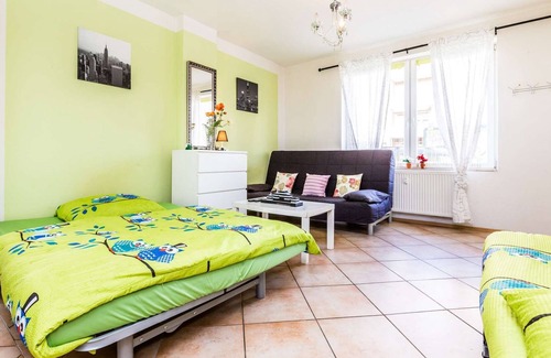 Troisdorf Apartment | HÖ01 large apartment with dryer and washing machine