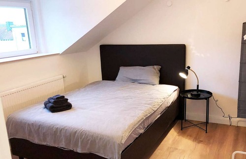 Bad Homburg v.d. Hoehe Apartment | HÖ01 large apartment with dryer and washing machine