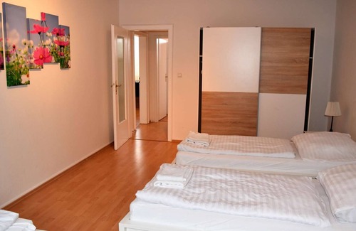 Dreikonigenviertel Apartment | HÖ01 large apartment with dryer and washing machine