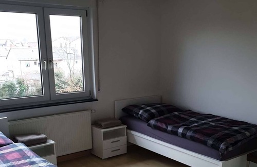 Eppelheim Apartment | HÖ01 large apartment with dryer and washing machine