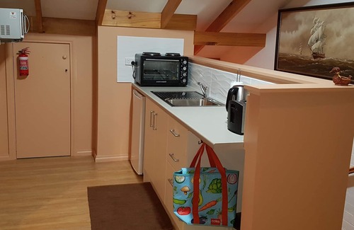 Lenah Valley Apartment | HOBART LOFT ON COPLEY Weekly and monthly rates Suitable for couples .