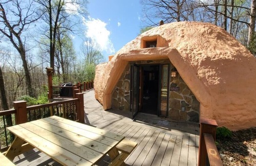 Arlington Cottage | Hobbit Hole on 15 acres